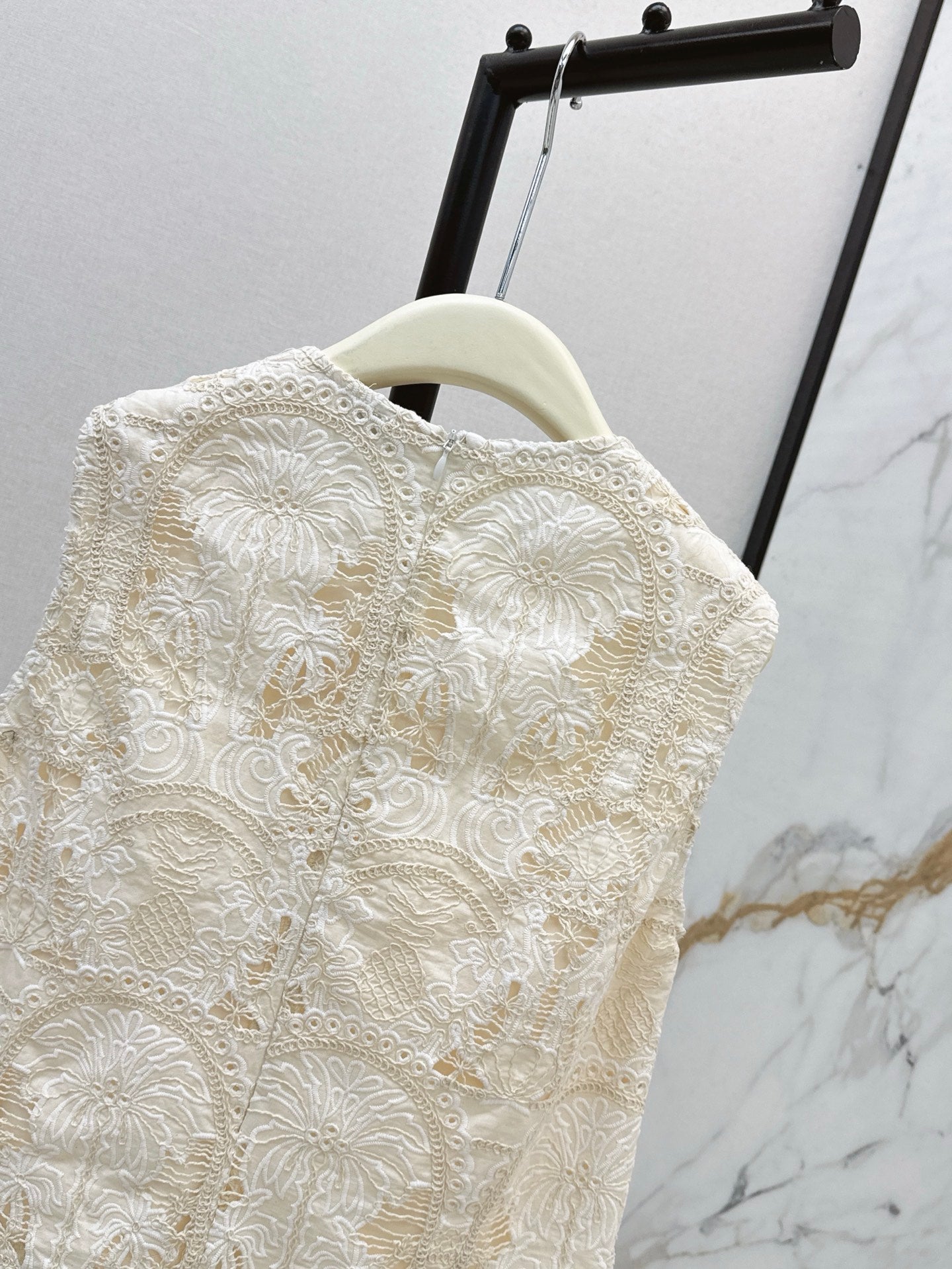 brun 25ss lace hollow vest