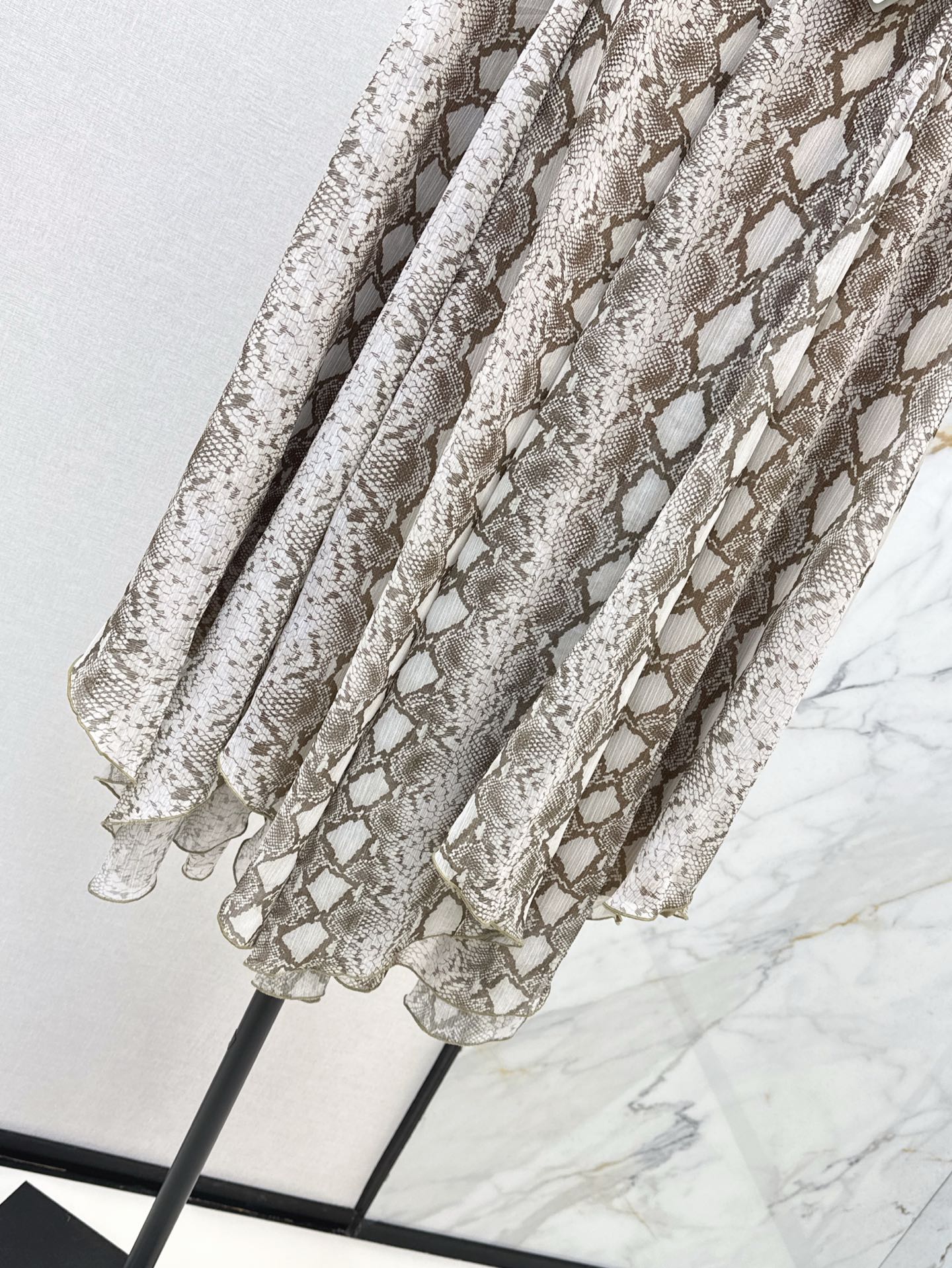 Loe 25ss ruffle skirt