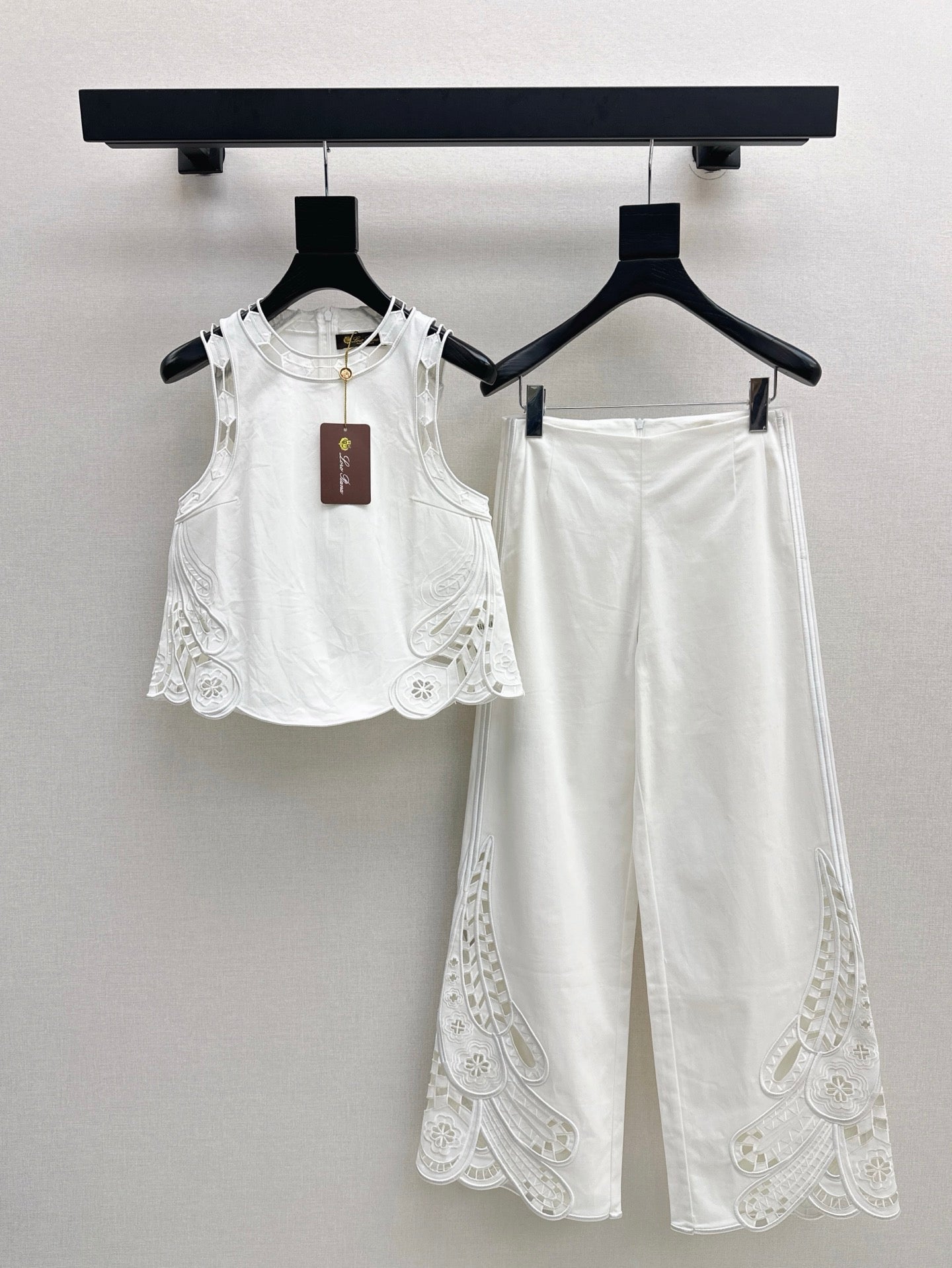 Loro 25ss embroidered hollow suit
