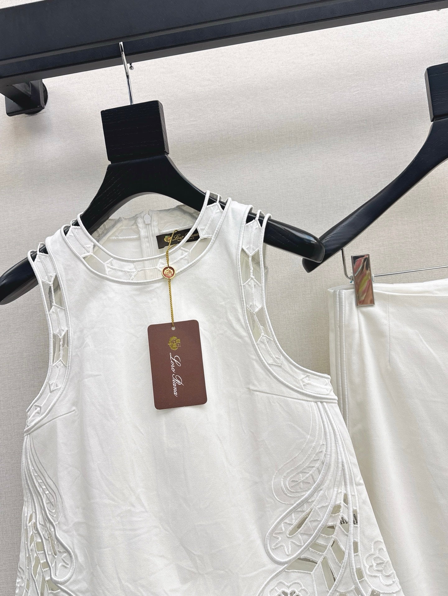 Loro 25ss embroidered hollow suit