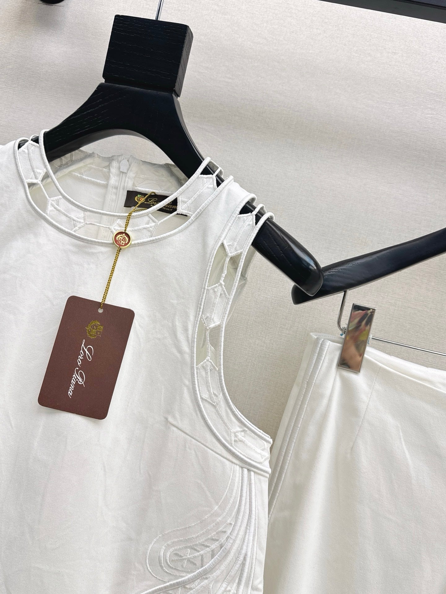 Loro 25ss embroidered hollow suit