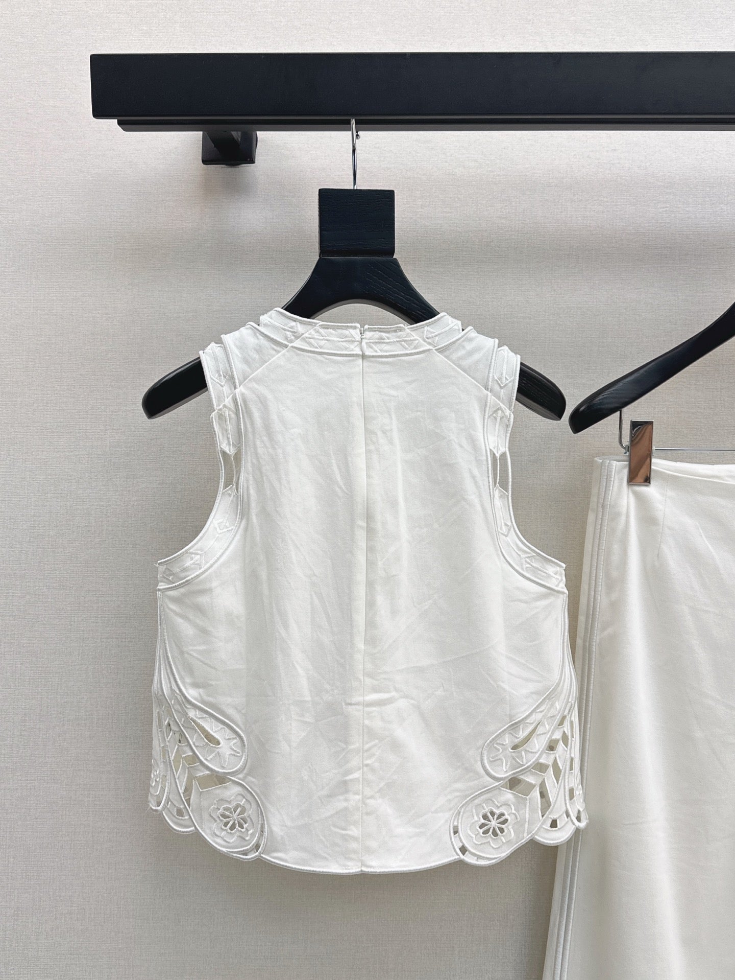 Loro 25ss embroidered hollow suit