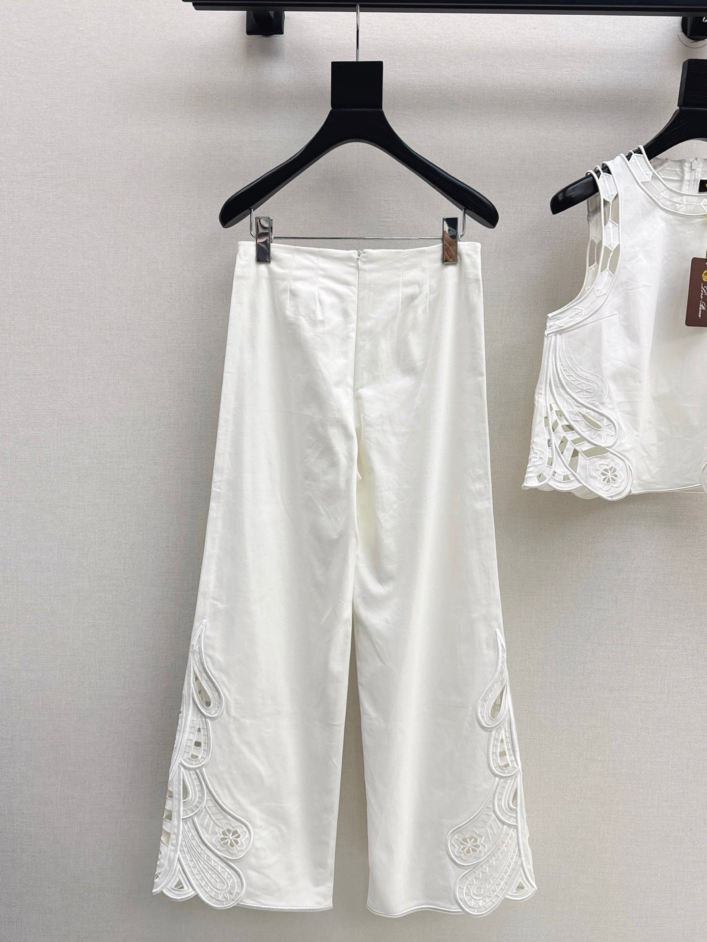 Loro 25ss embroidered hollow suit