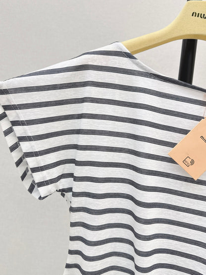 Miu 25ss off-shoulder t-shirt