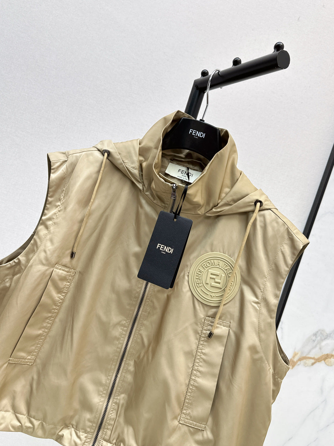 Fend 25ss sleeveless jacket