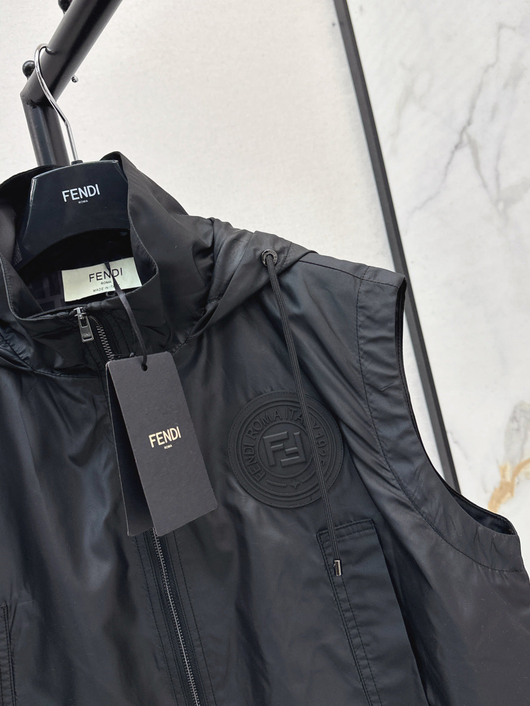 Fend 25ss sleeveless jacket