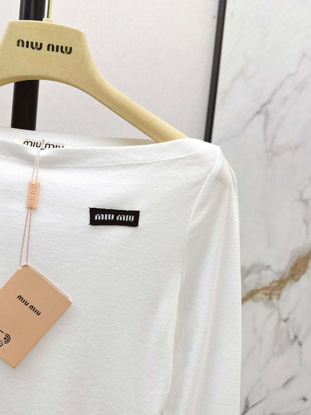 Miu 25ss off-shoulder shirt