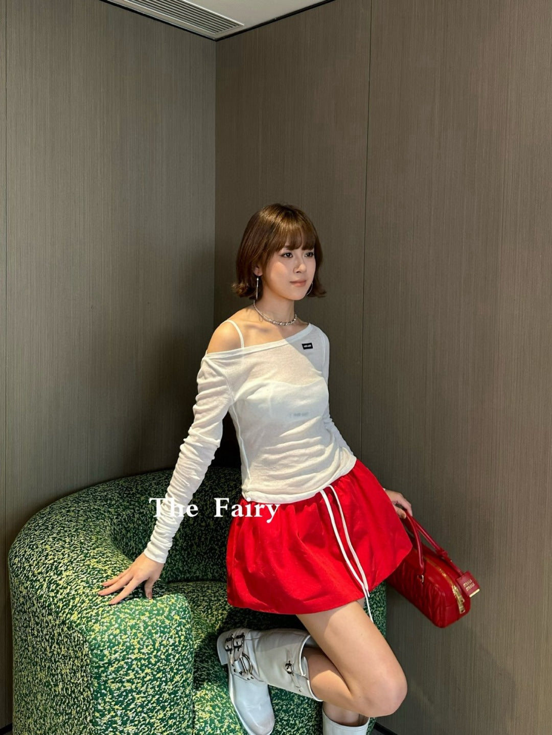 Miu 25ss off-shoulder shirt