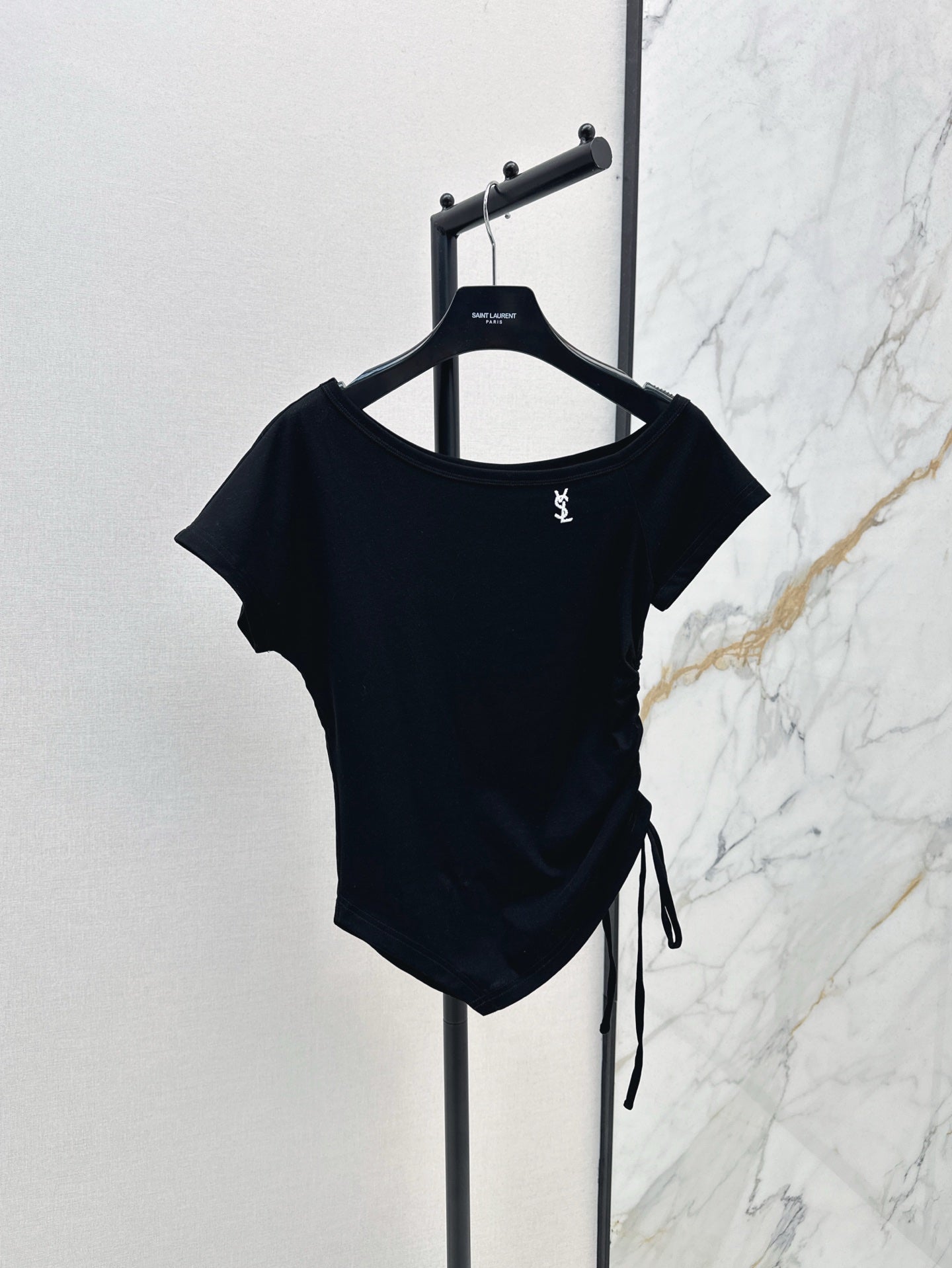 Saint lau 25ss off-shoulder shirt