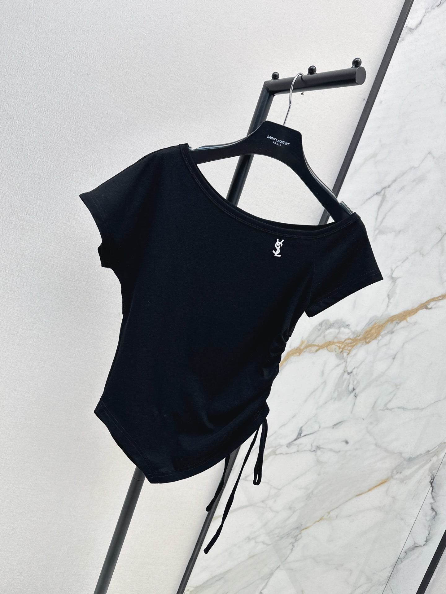 Saint lau 25ss off-shoulder shirt