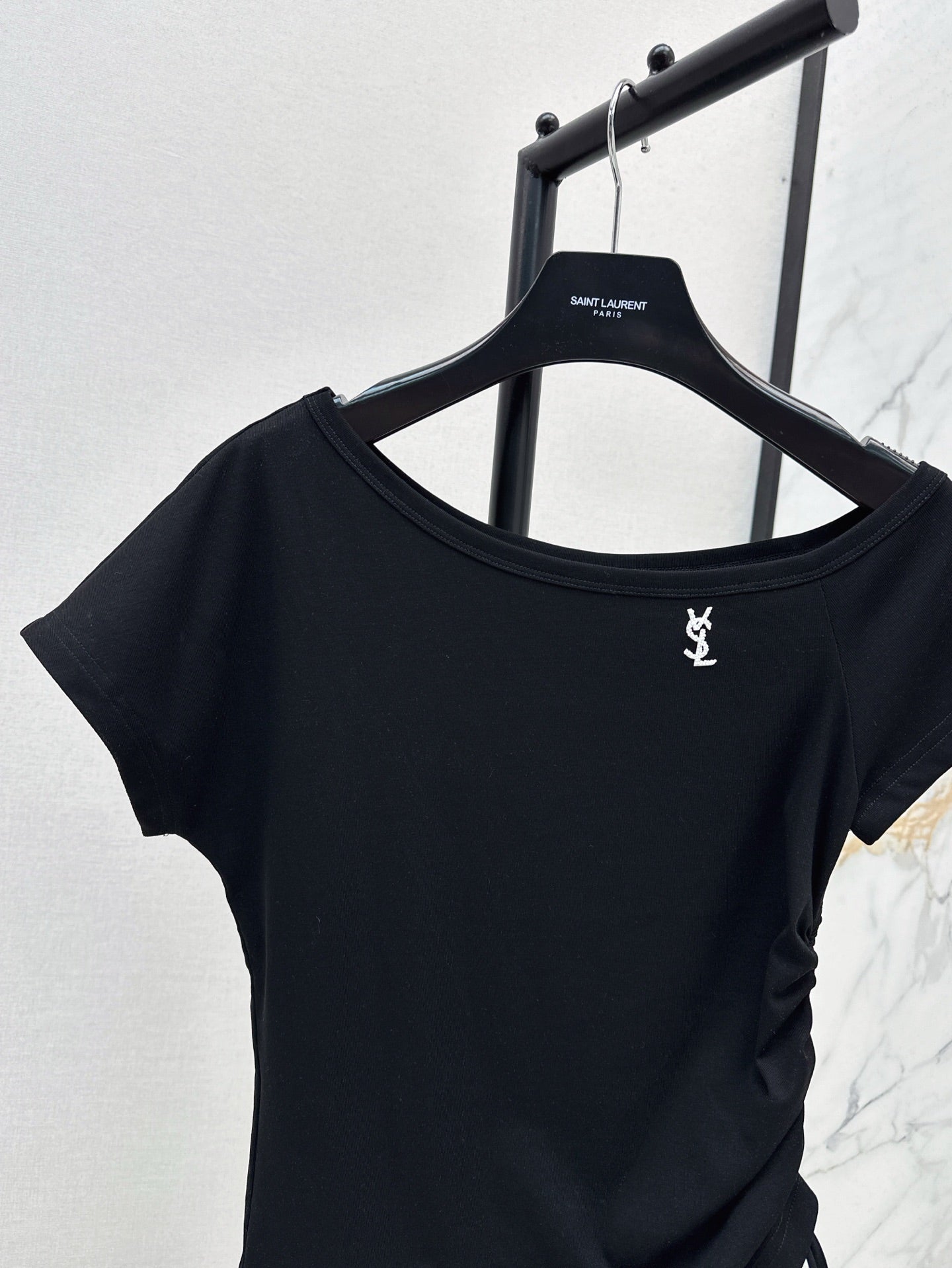 Saint lau 25ss off-shoulder shirt