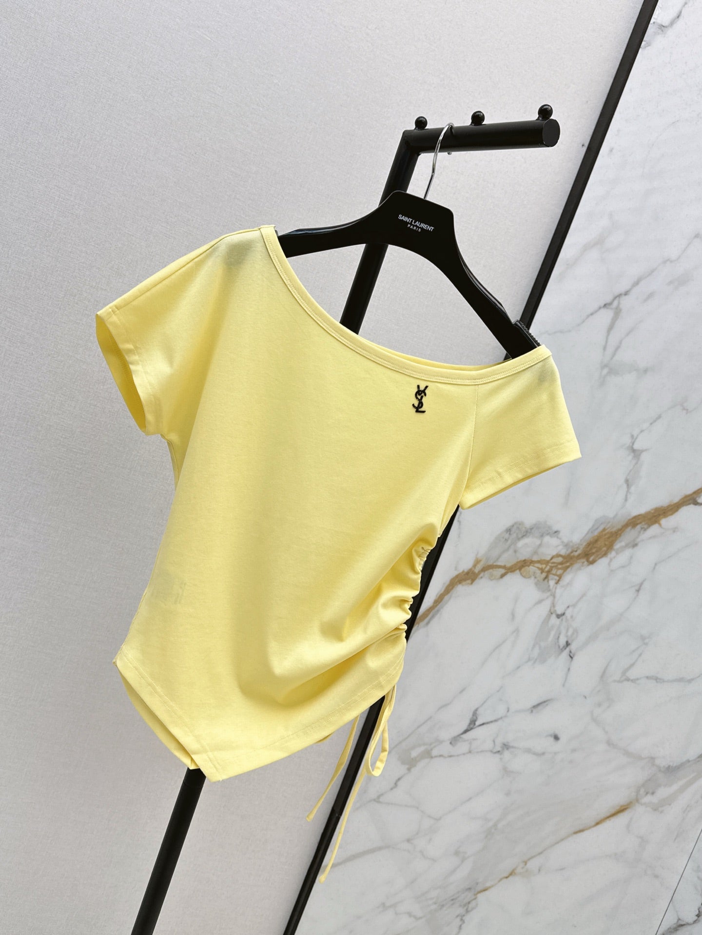 Saint lau 25ss off-shoulder shirt