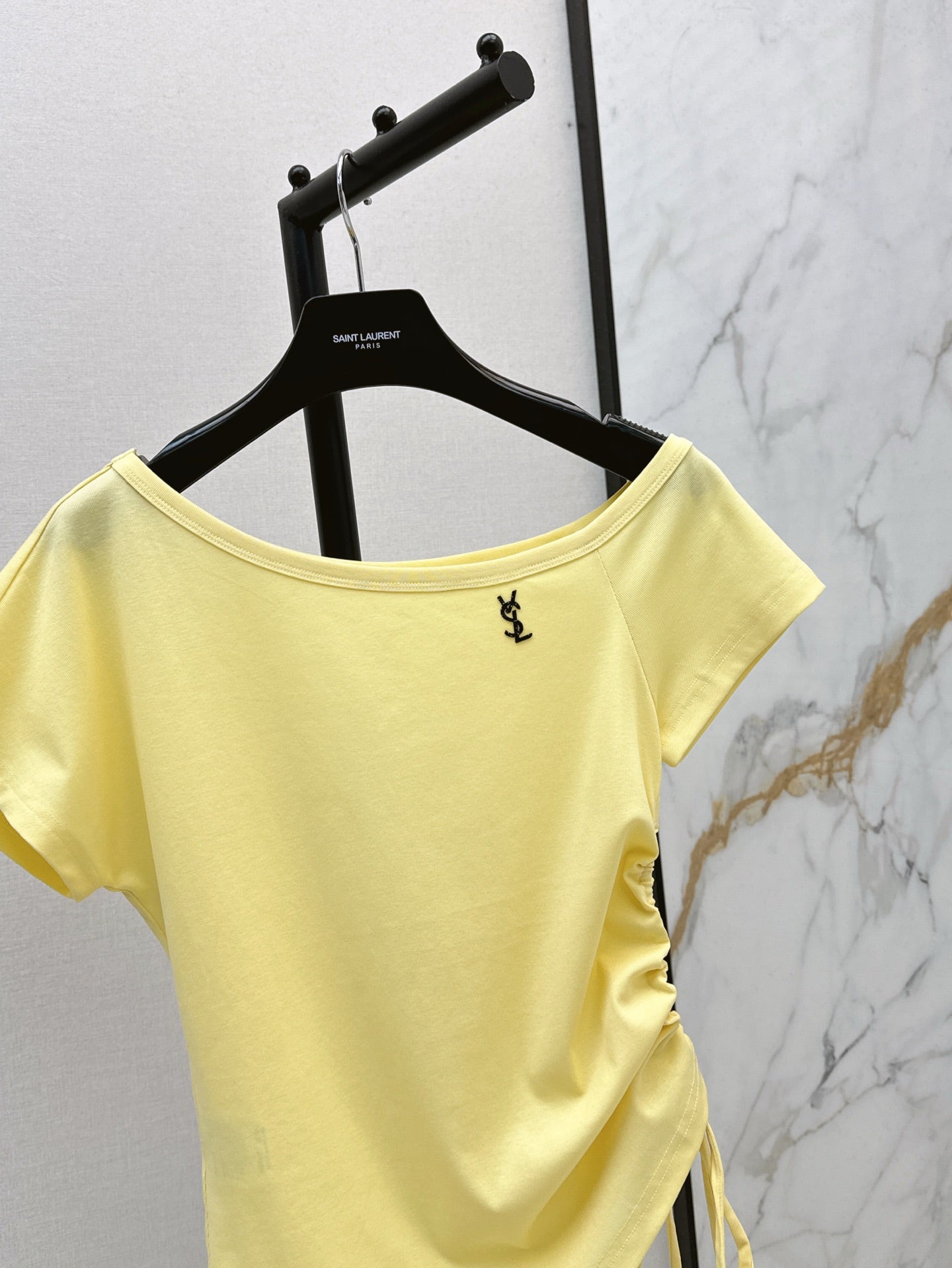 Saint lau 25ss off-shoulder shirt