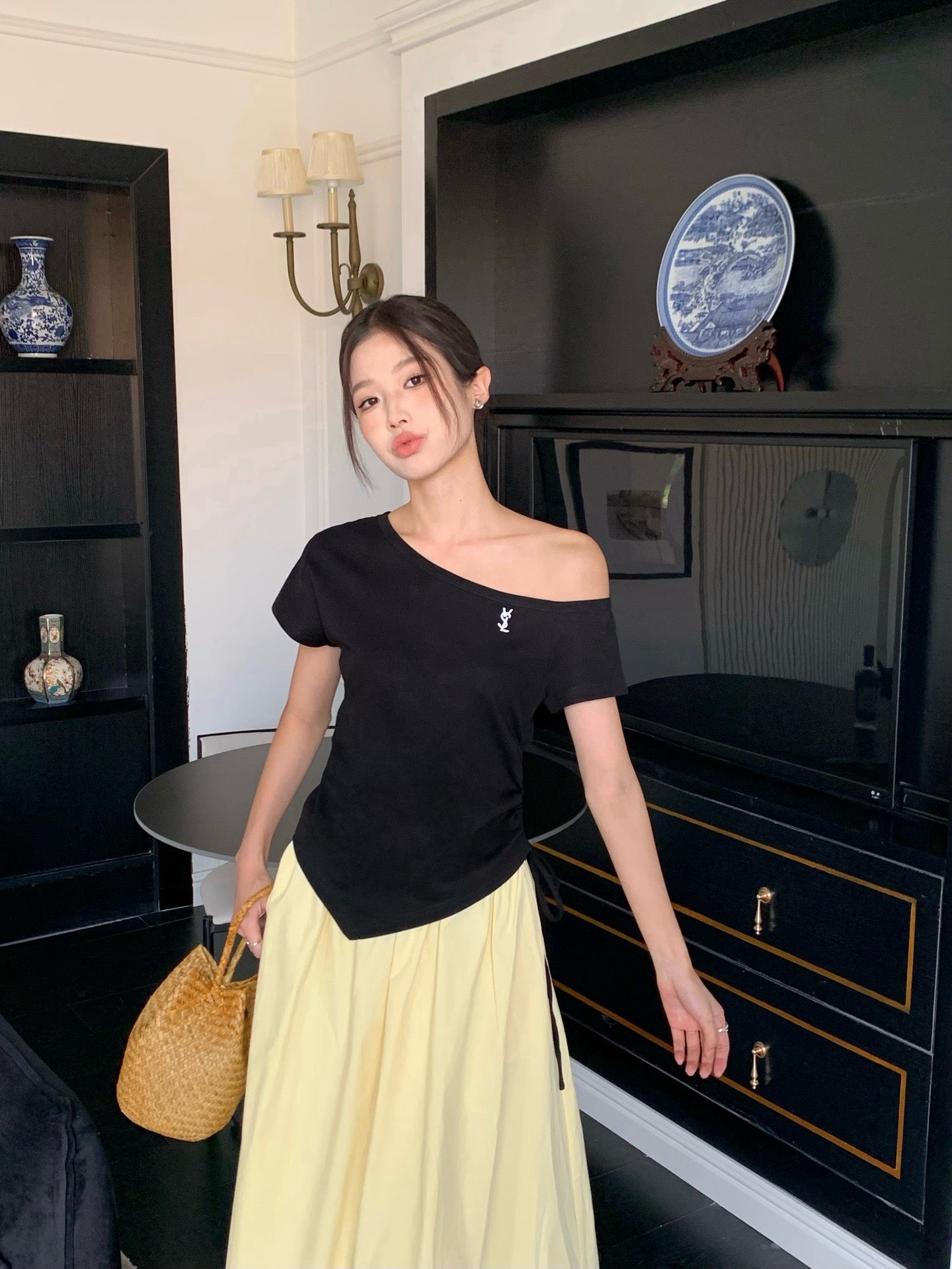 Saint lau 25ss off-shoulder shirt