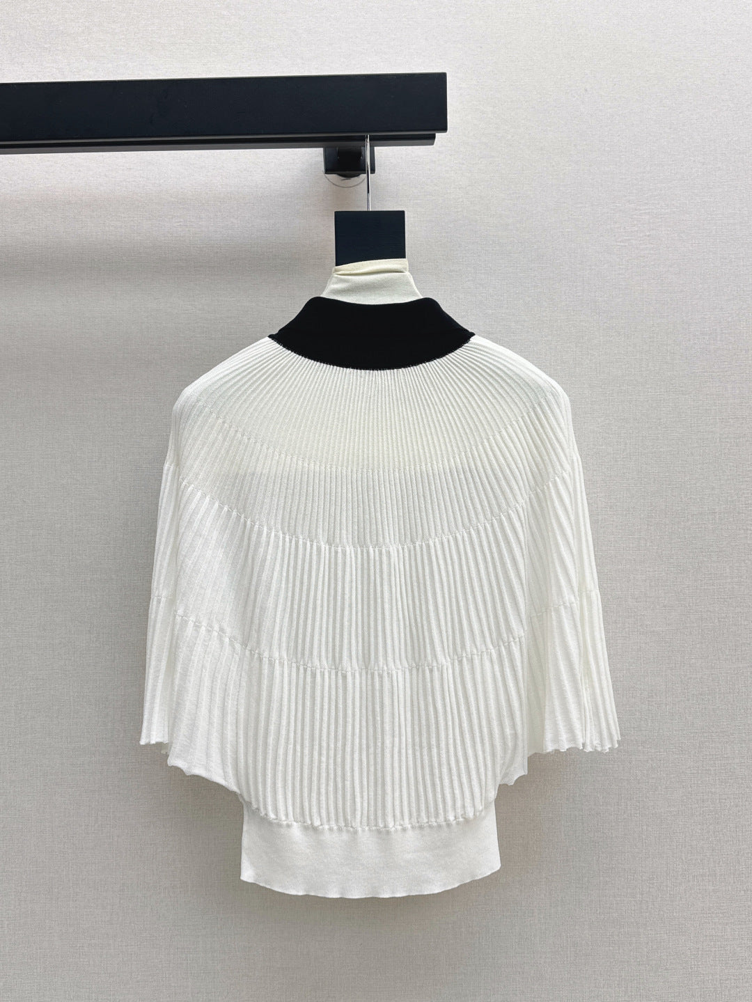 Miu 25ss knit cape shirt