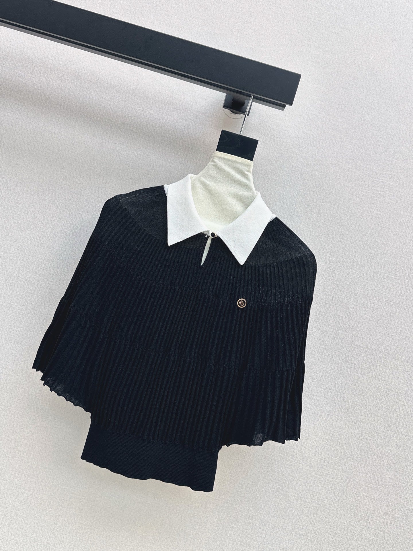 Miu 25ss knit cape shirt