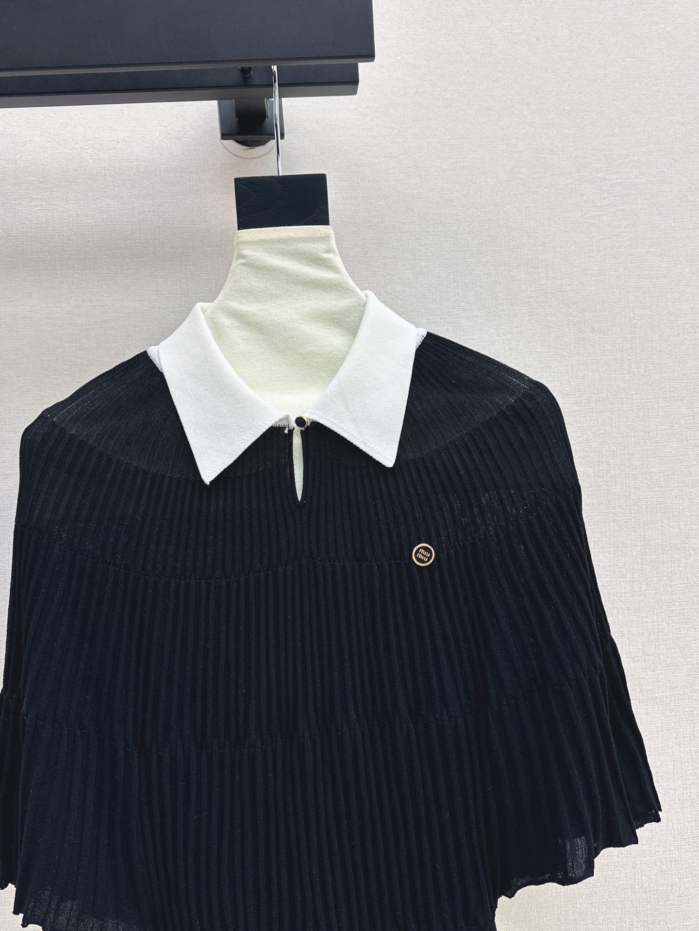 Miu 25ss knit cape shirt