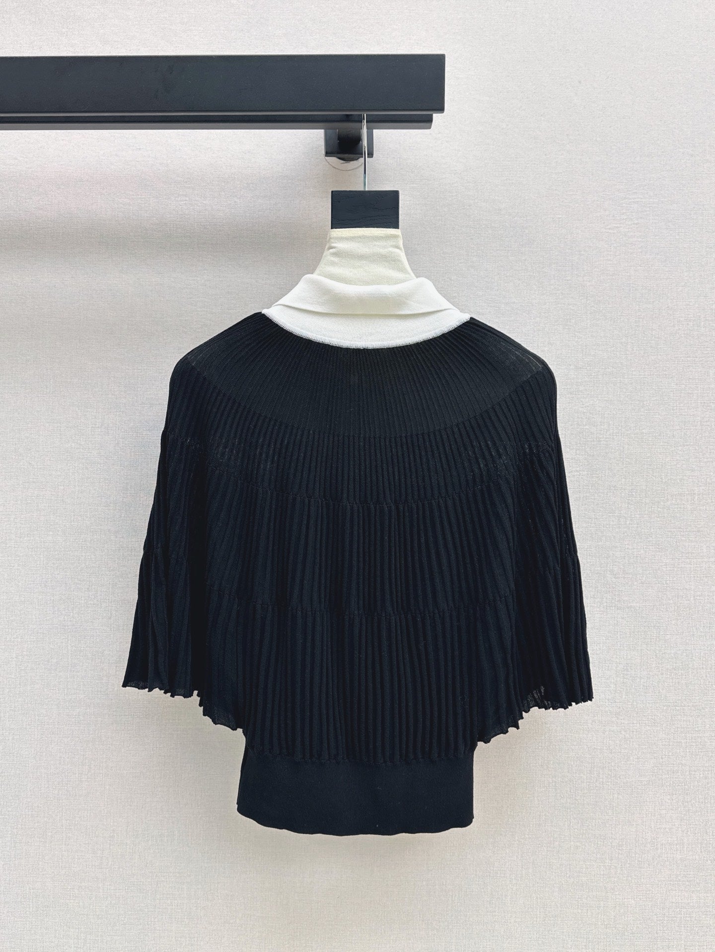 Miu 25ss knit cape shirt