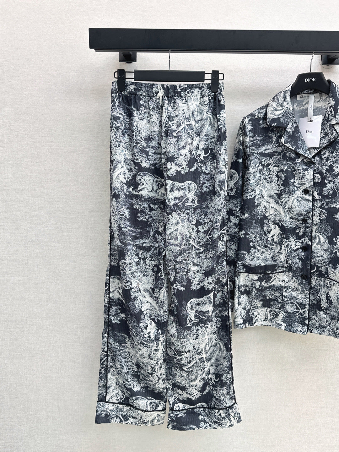 CD 25ss printed suit
