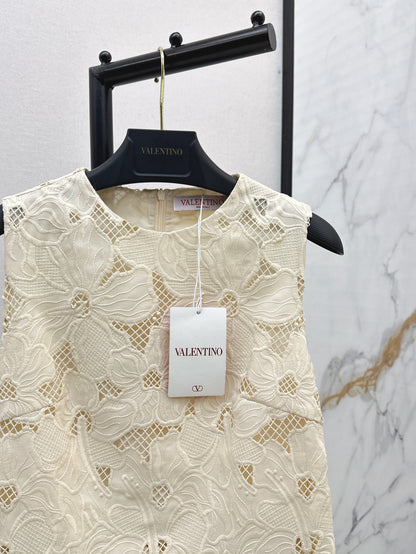 Valen 25ss embroidered dress