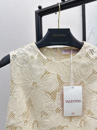 Valen 25ss embroidered dress