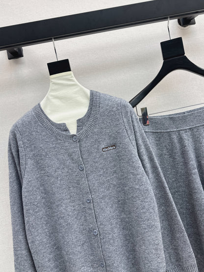 Max 25fw knitted suit