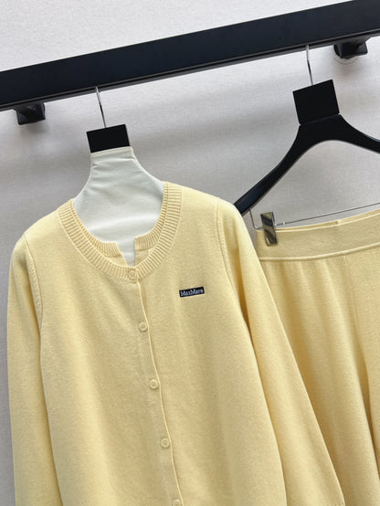 Max 25fw knitted suit