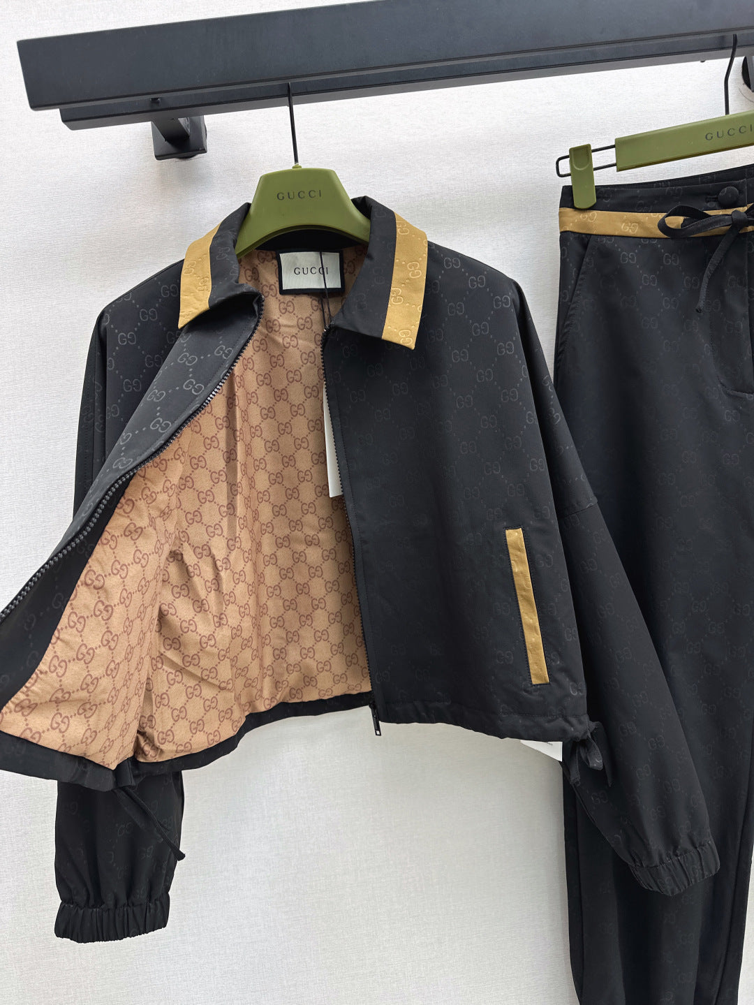 Guc 25fw tracksuit